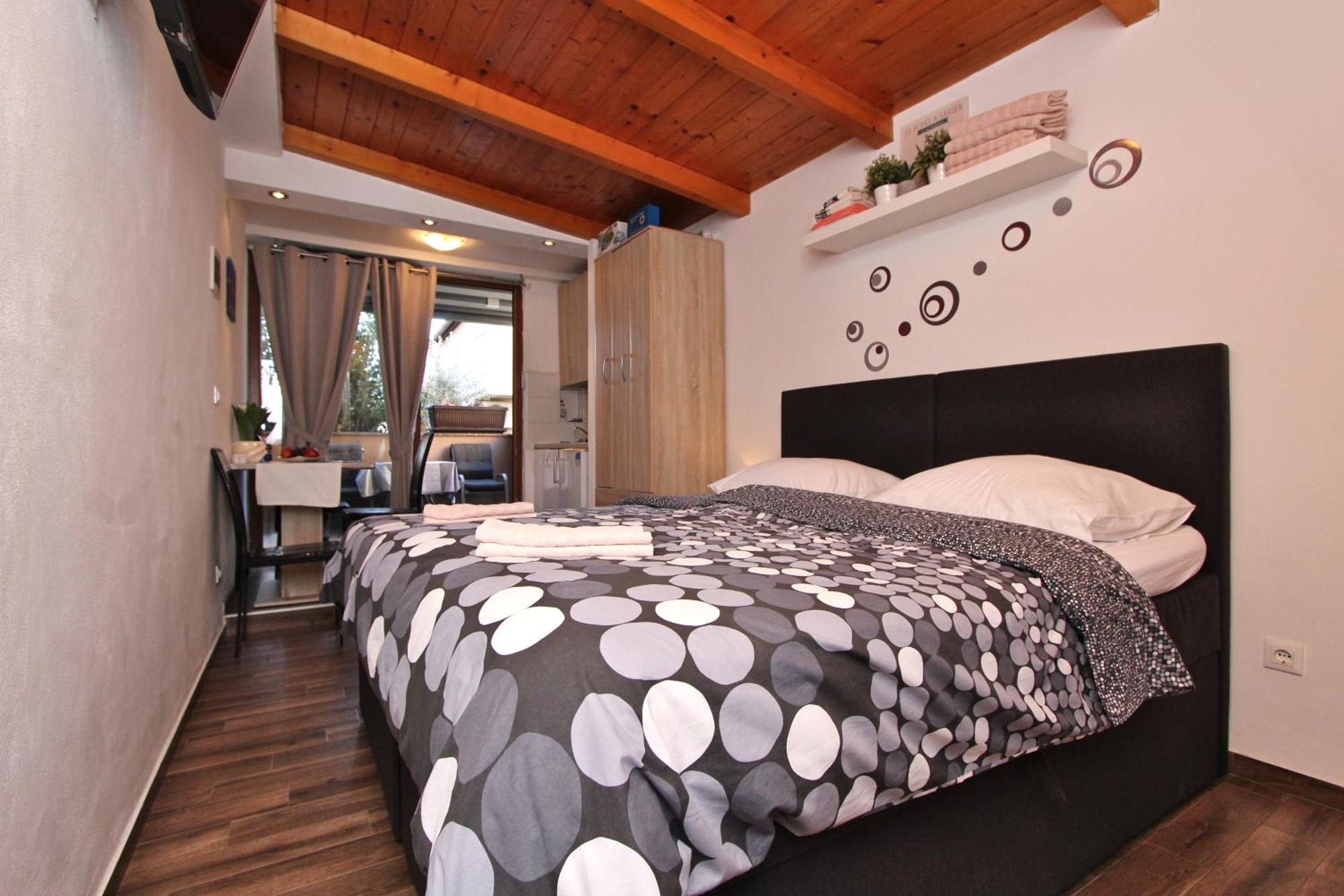 Tomi Apartman *